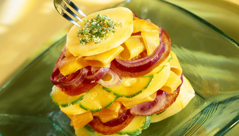 Tortino di patate, cipolle e pomodori