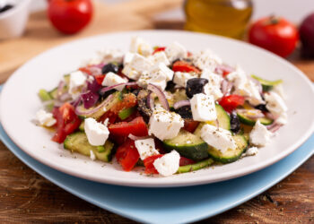Insalata greca, il gusto inconfondibile dell’estate
