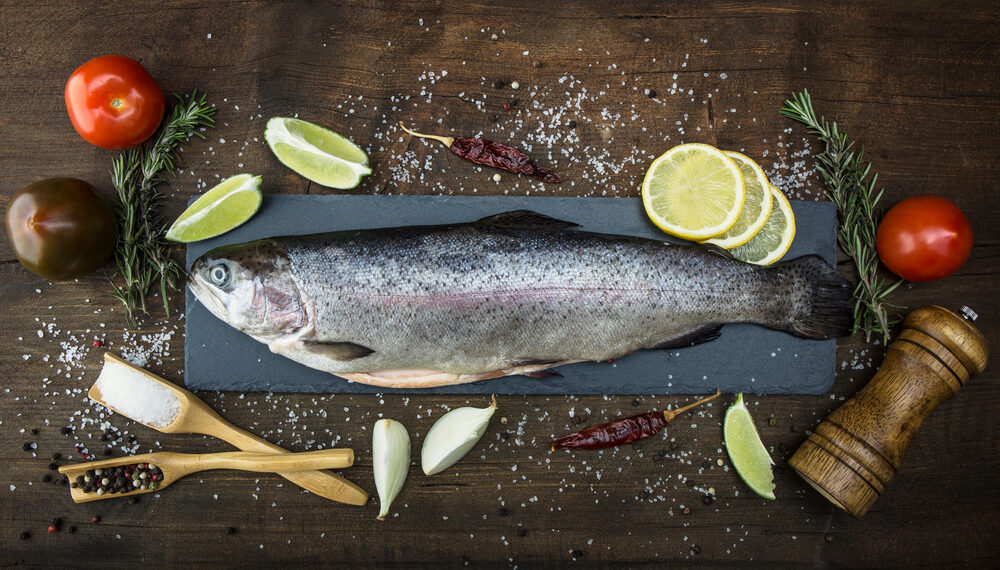 Trota al cartoccio con pomodori secchi, gustosa e delicata