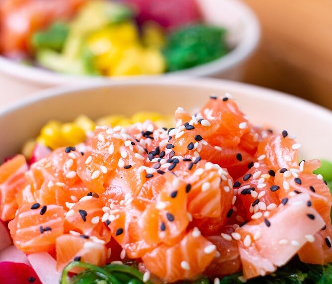 Poke bowl, il piatto hawaiano che ha conquistato l’Italia
