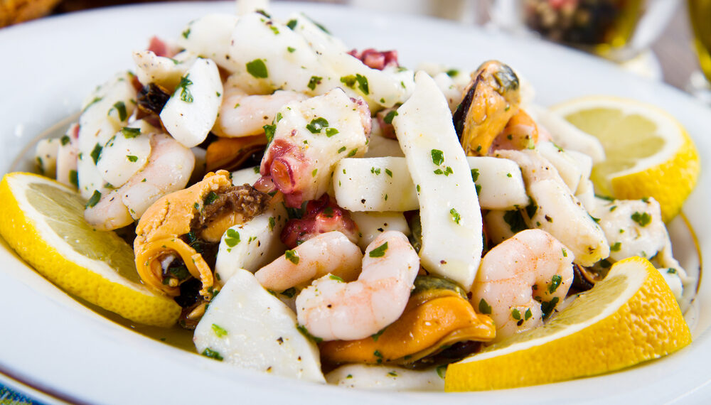Riso freddo all’insalata di mare, una delizia estiva