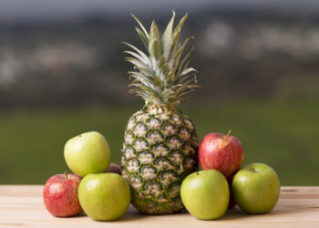 Insalata di valerianella con ananas e mela verde