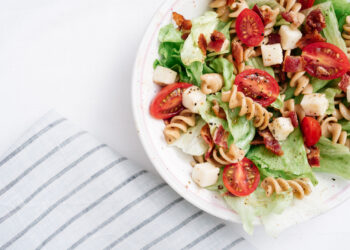 Fusilli integrali con pomodorini e feta, un primo leggero e salutare