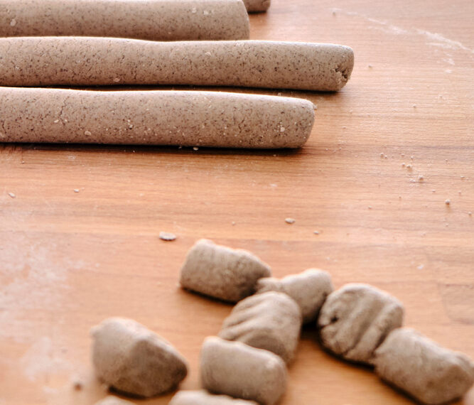 Gnocchi di quinoa con zucchine, fiori e Philadelphia