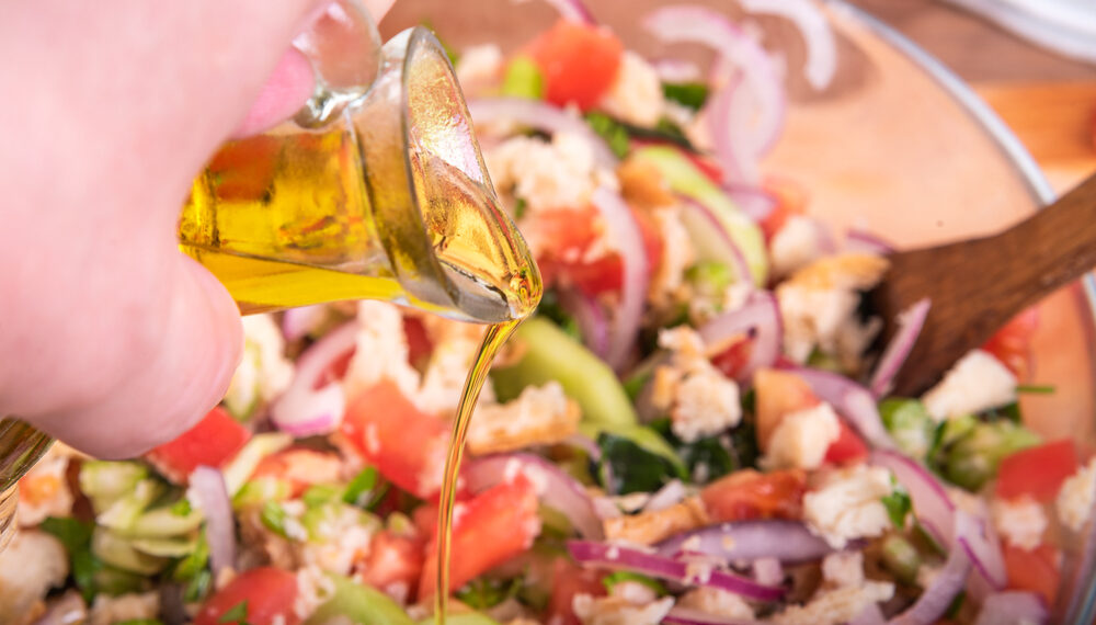 Panzanella romana, un piatto freddo per recuperare il pane secco