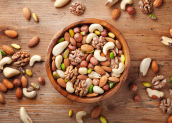 La frutta secca fa bene all'umore