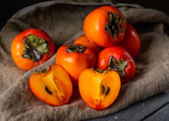 Il cachi è un frutto tipico del mese di ottobre