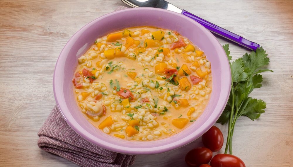 Ottobre, tempo di zuppe: con zucca, cannellini e orzo è deliziosa!