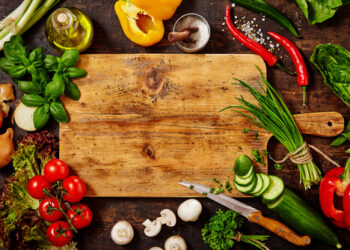 Come pulire e disinfettare il tagliere di legno