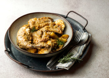 Coniglio alle erbe aromatiche, un secondo dal gusto delicato