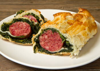 Cotechino in crosta con spinaci