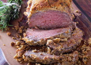 Il roast-beef in crosta di sale è un piatto semplice ma sempre molto apprezzato