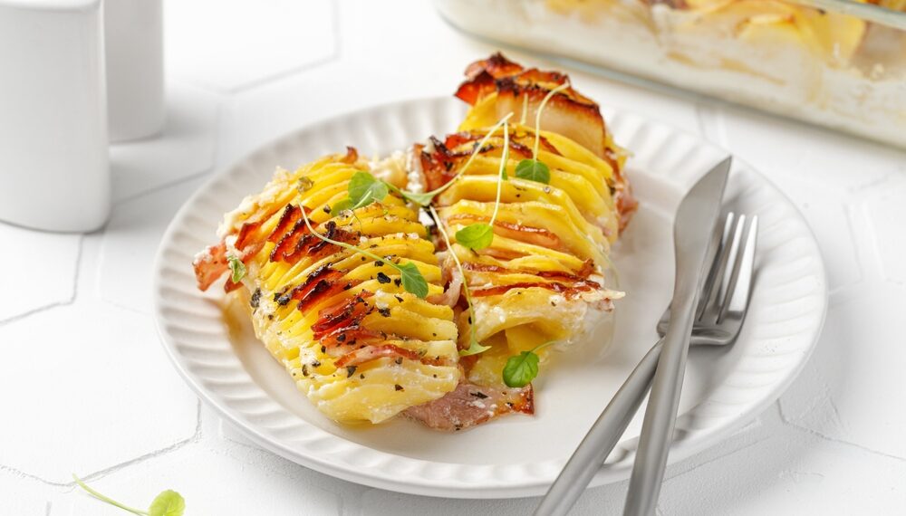 Patate con pancetta e cheddar, un piatto da leccarsi i baffi