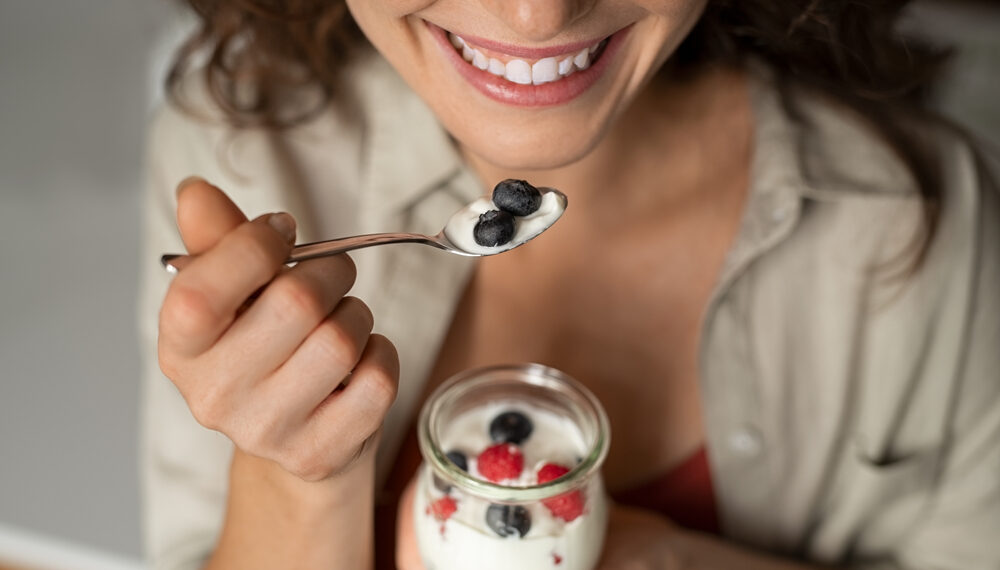 Lo yogurt è un alimento molto importante e fa bene