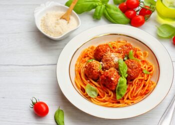 Gli spaghetti con le polpette è un piatto italiano tra i più noti al mondo