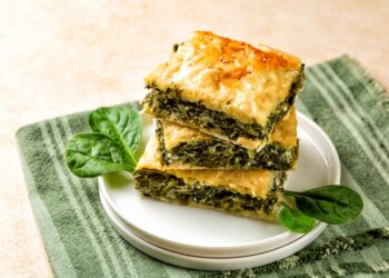 Piatti vegani veloci: la Spanakopita con riso e spinaci