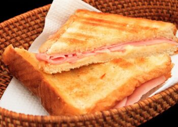Toast con prosciutto e formaggio: un grande classico che torna di moda