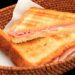 Toast con prosciutto e formaggio: un grande classico che torna di moda