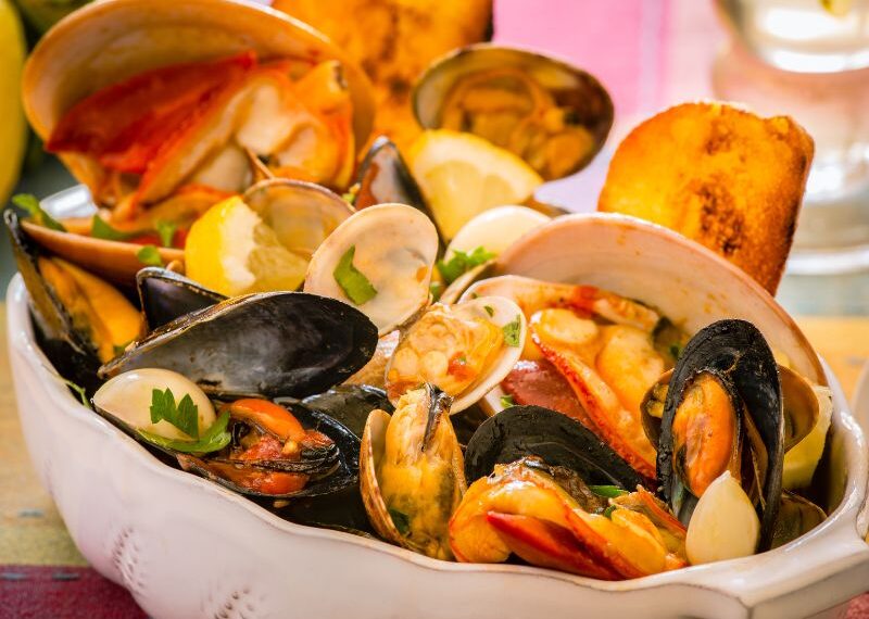 “Vedi Napoli e poi mangia”, via alla rassegna dedicata ai piatti della tradizione partenopea e alla cultura