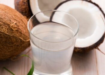 L’acqua di cocco è dissetante e fa bene alla salute