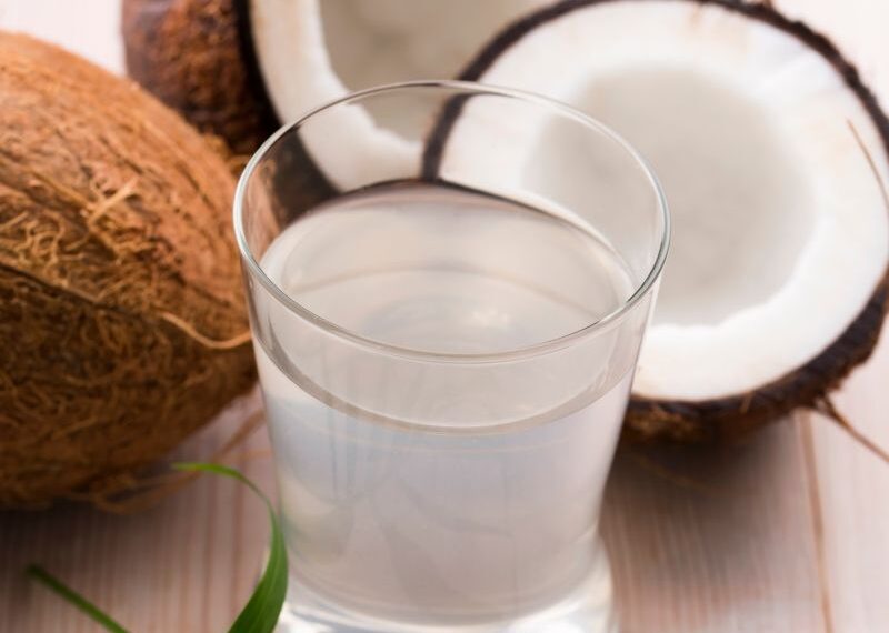 L’acqua di cocco è dissetante e fa bene alla salute