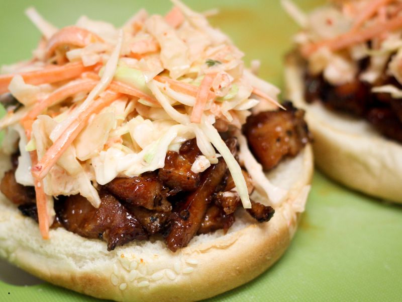 La ricetta della ‘coleslaw’, l’insalata di cavolo cappuccio americana famosa in tutto il mondo