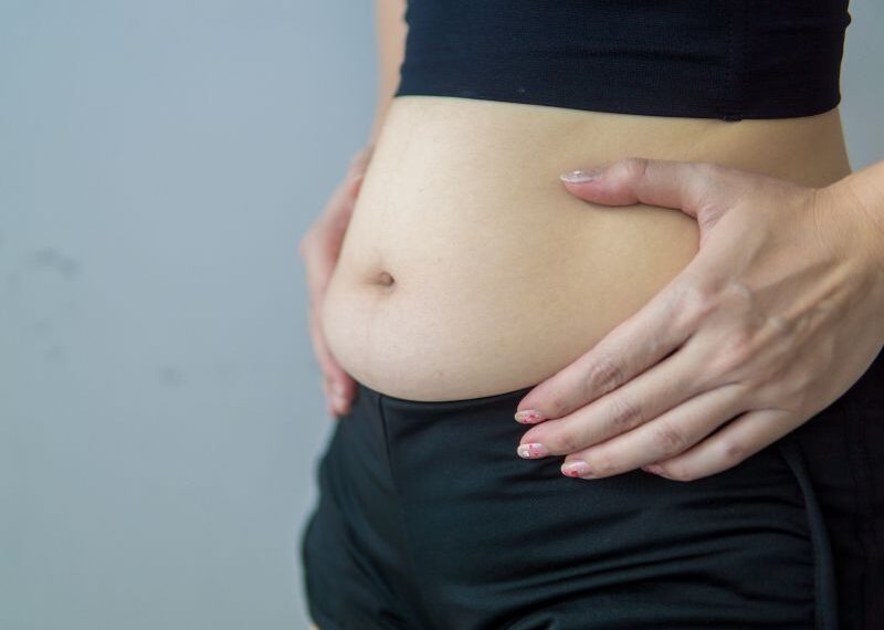 Pancia gonfia d’estate? Ecco cosa mangiare per stare bene