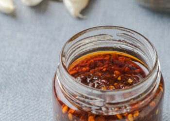 Peperoncino sott'olio: piccante da gustare tutto l'anno