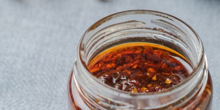 Peperoncino sott'olio: piccante da gustare tutto l'anno