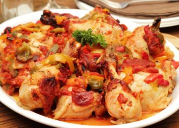 Pollo coi peperoni: il piatto estivo della cucina romana