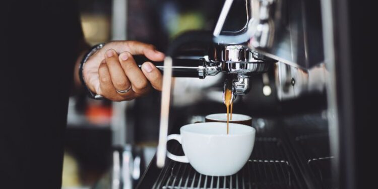 Tazzina di caffè: prezzo pronto a schizzare a 2 euro