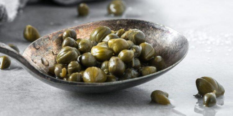 Il fascino dei capperi in cucina: usi e ricette