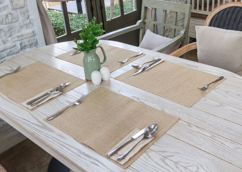 Come apparecchiare la tavola per una cena tra amici