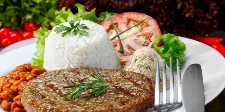 Il dilemma dell’hamburger: meglio il panino o al piatto?