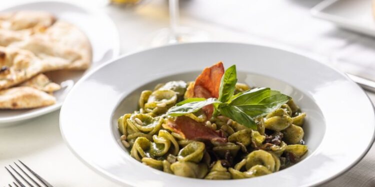 Orecchiette fatte in casa: la tradizione pugliese sulla tua tavola