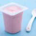 Lo yogurt scaduto si può mangiare? Dipende…