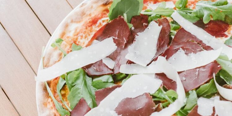 Bresaola: ecco come usarla in cucina e perché fa bene