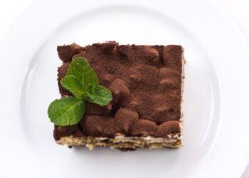 Il tiramisù 2.0 dei più giovani con Pavesini e Nutella: ma piace anche ai tradizionalisti