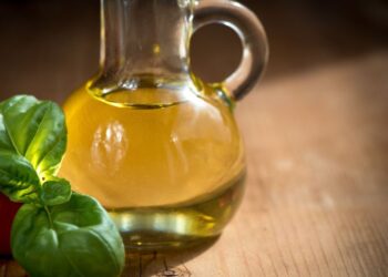 Olio extra-vergine: come difendersi dagli inganni