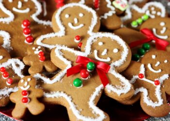 Facciamo i biscotti di pan di zenzero per Natale