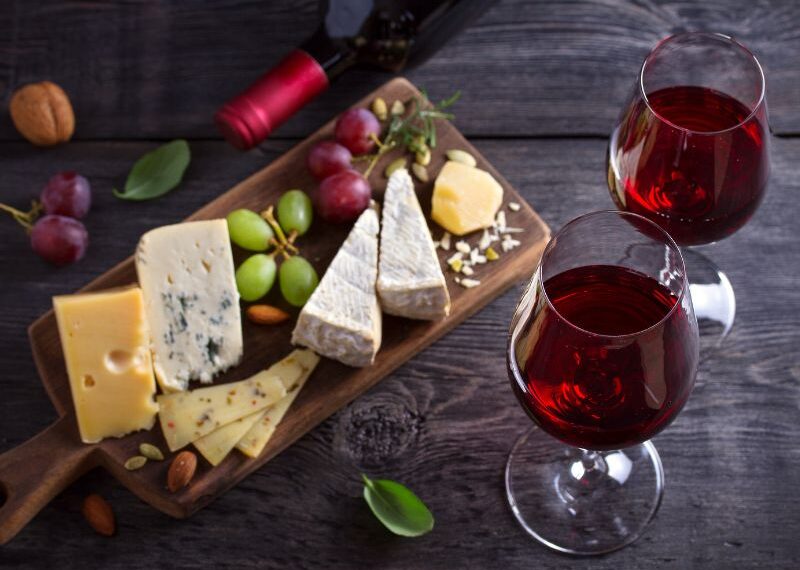 Gli abbinamenti perfetti tra formaggi Dop e vini rossi